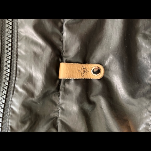 COPY - Mackage Perla Packable Rain Jacket Hoodie Trench Zipper Pockets Bag Bomb… - Picture 5 of 11